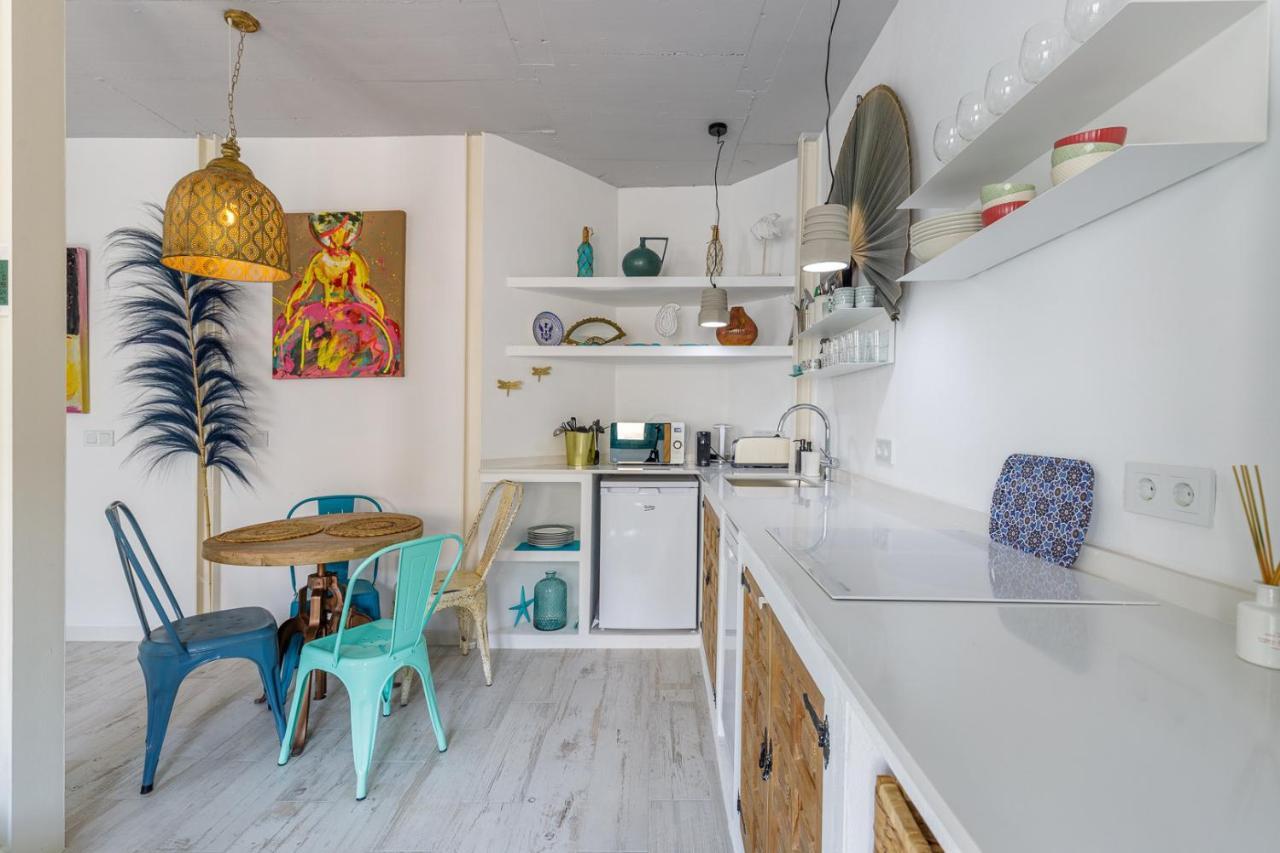 Petite Maison Lili By Caleta Homes Малага Экстерьер фото